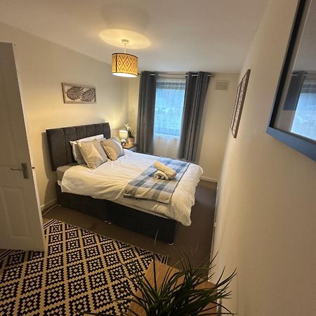 Spacious 3 Bedroom Flat Close To City Center Dalneigh 外观 照片