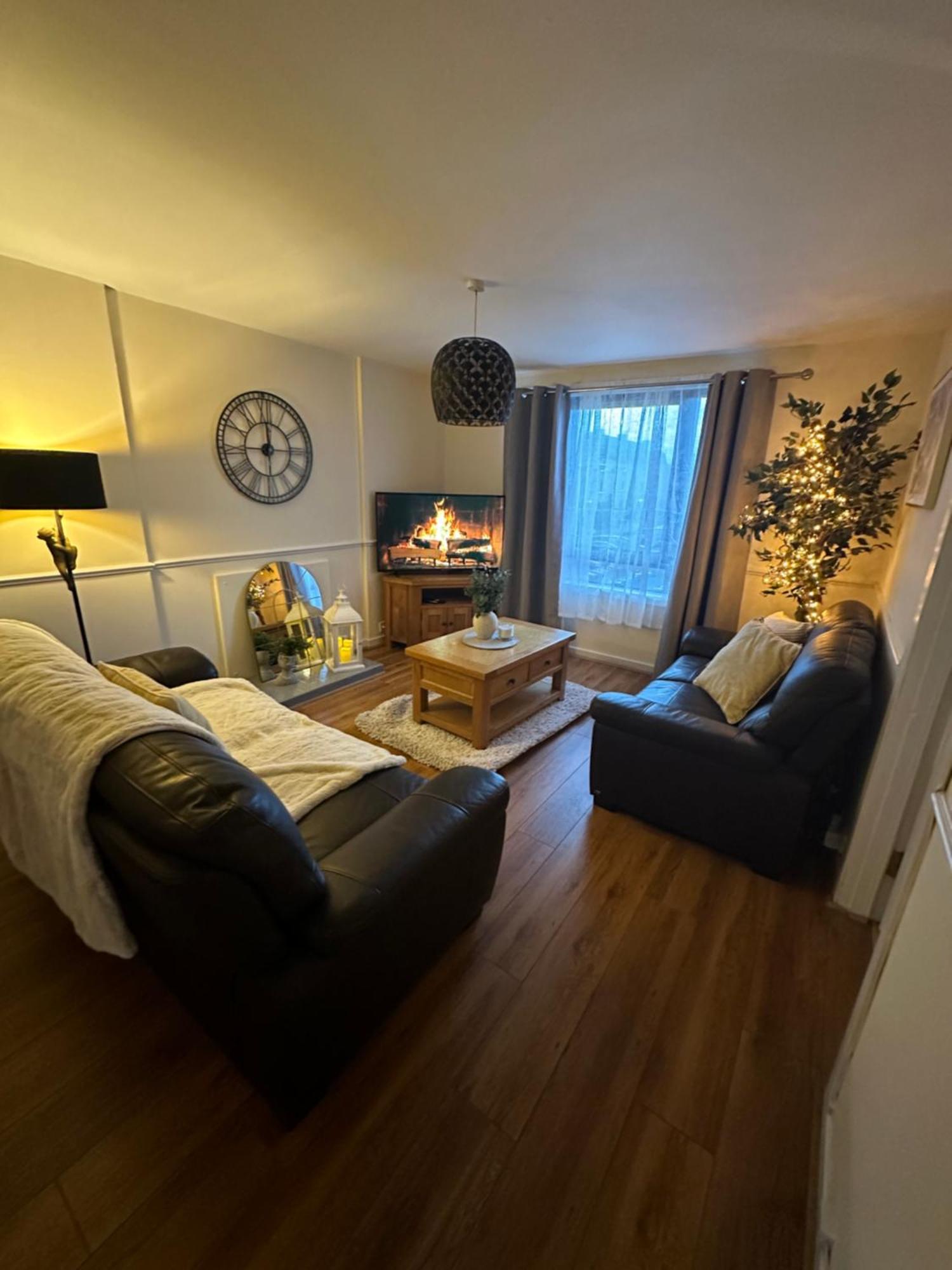 Spacious 3 Bedroom Flat Close To City Center Dalneigh 外观 照片