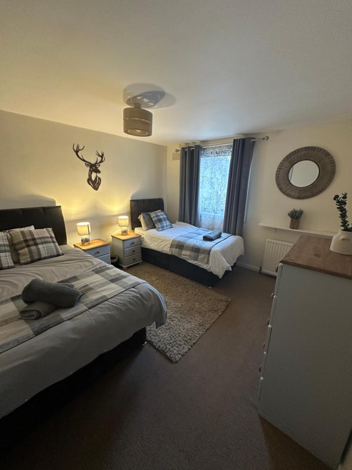 Spacious 3 Bedroom Flat Close To City Center Dalneigh 外观 照片