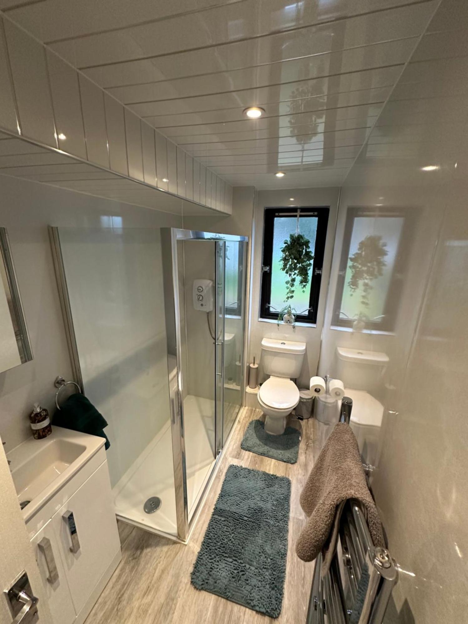 Spacious 3 Bedroom Flat Close To City Center Dalneigh 外观 照片