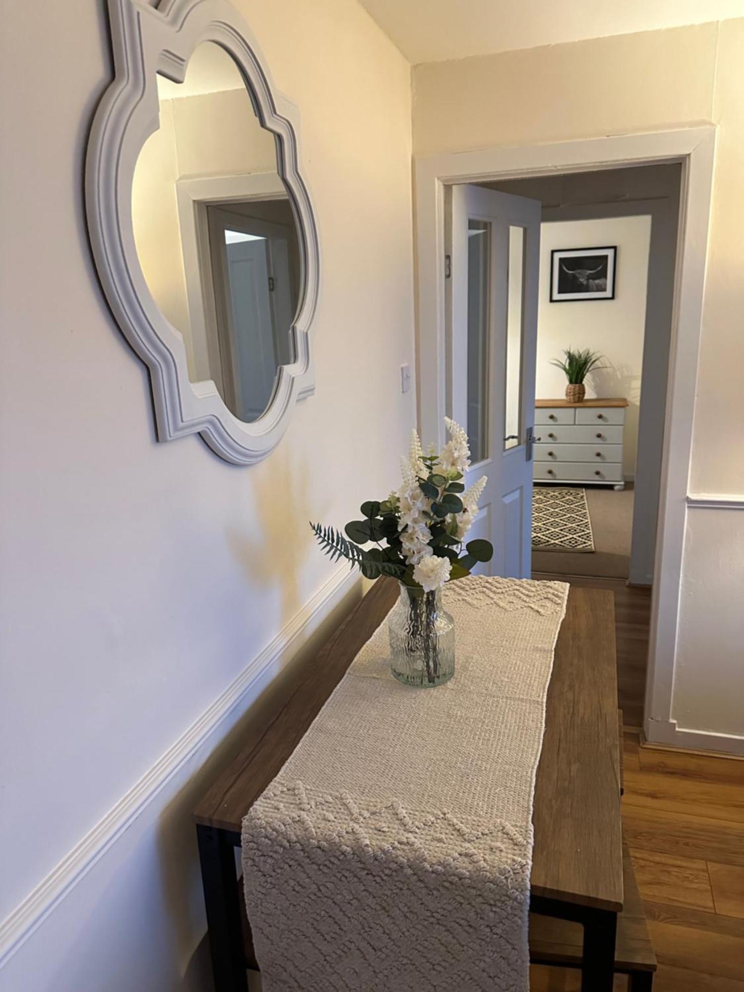 Spacious 3 Bedroom Flat Close To City Center Dalneigh 外观 照片