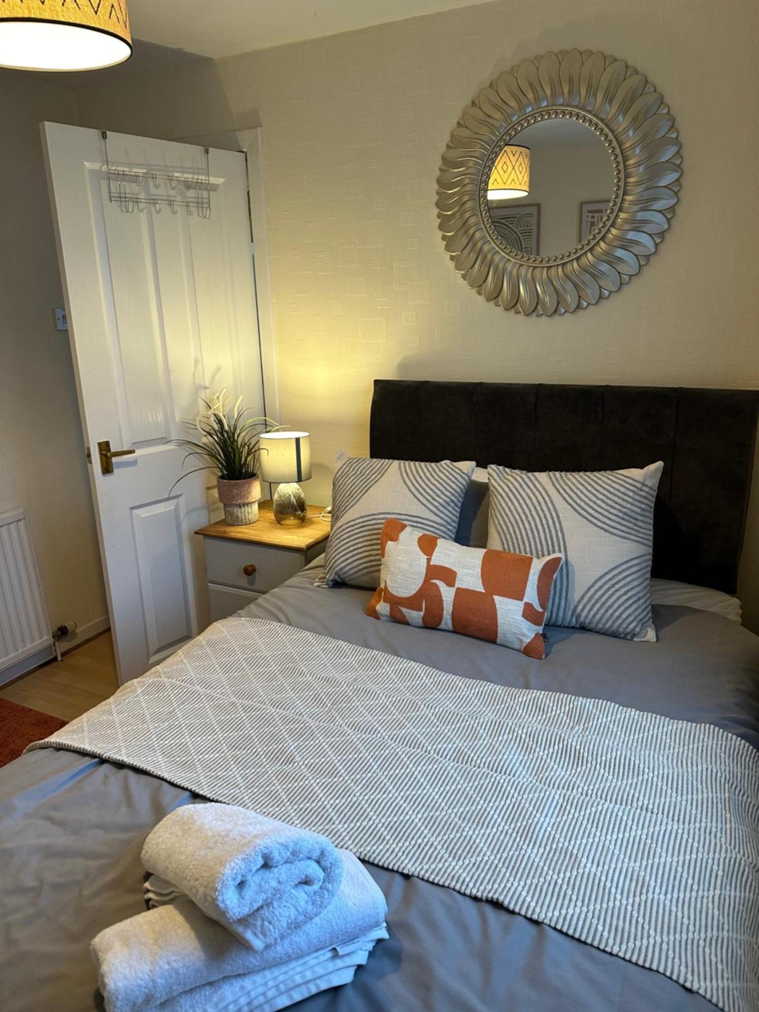 Spacious 3 Bedroom Flat Close To City Center Dalneigh 外观 照片